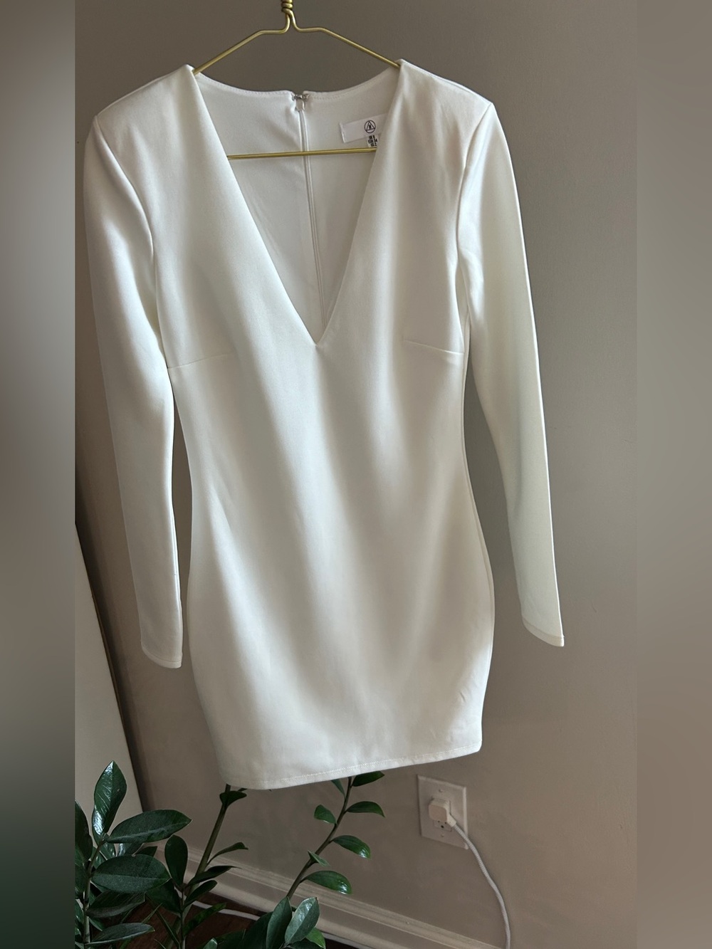 Missguided White bodycon Dress deep V-Neck Long Sleeves US 2